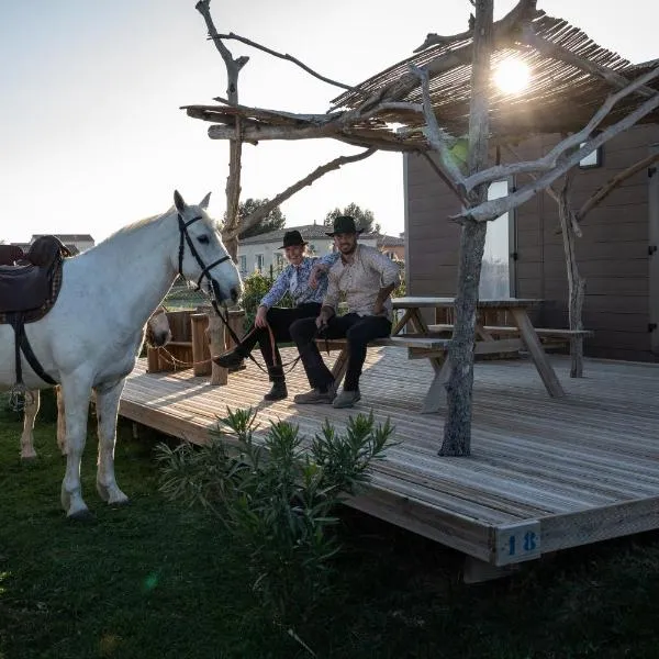 Camping Les Bois Flottés, hotel v destinaci Salin-de-Giraud