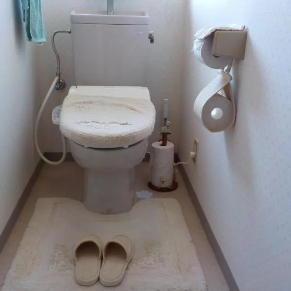 岬の民宿なにわ, Hotel in Uwajima