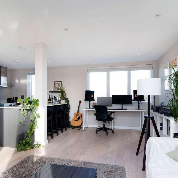 Charming & Modern Flat with Balcony, London