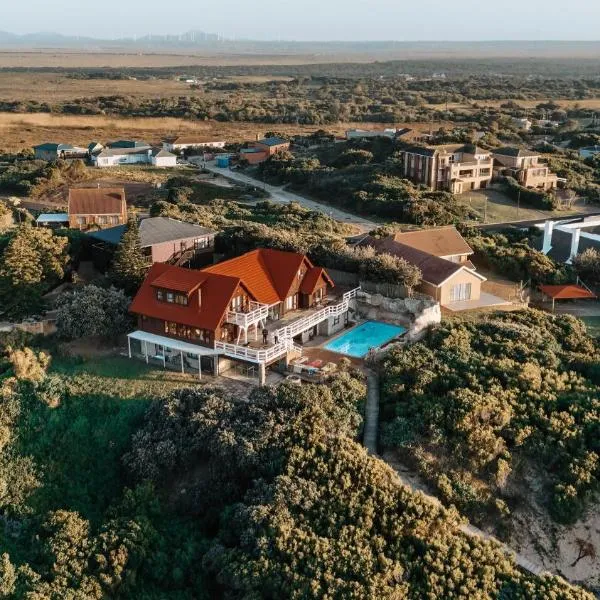 Surf Lodge South Africa, hotel in Jeffreys Bay