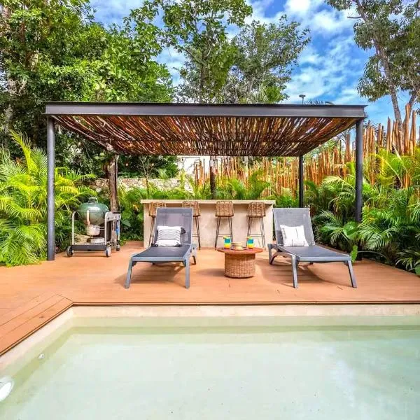 Quiet, Lux, Spacious and Comfy 2bd 2bth Condo,Private Pool, Wifi, AC, 24hr security, hotel a Tulum