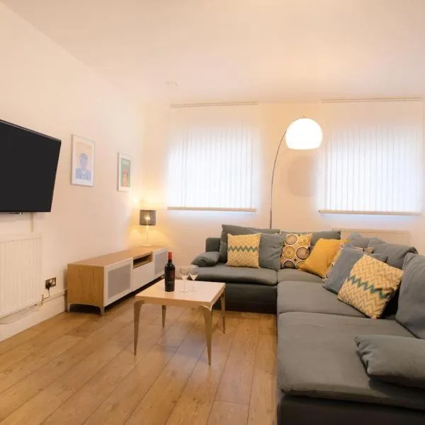3BR, smart TV, self check-in, coffee machine, hotel in Manchester