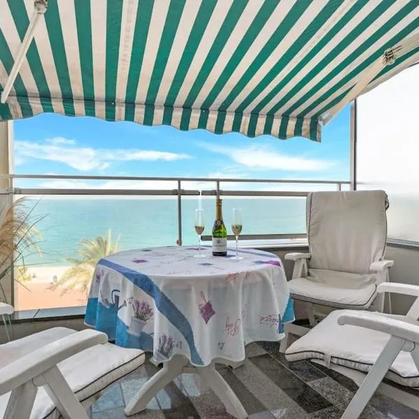 La Prom - a two bedroom apartment with a sea view, hotel i Nice