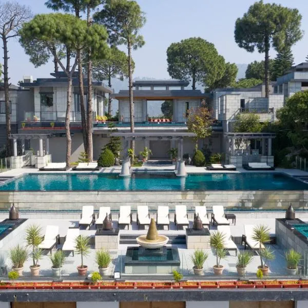 Moksha Himalaya Spa Resort, hotel din Kasauli