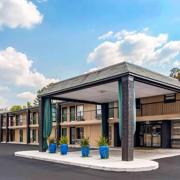 Super 8 by Wyndham Daleville-Fort Novosel, hotel v destinaci Daleville
