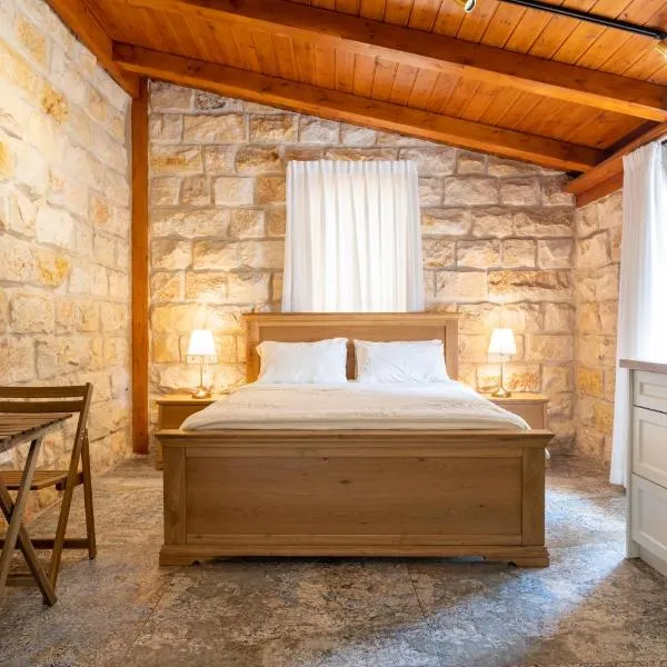 Via Maria Boutique Suites, Hotel in Haifa