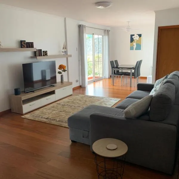 Ocean View Condo, hotell sihtkohas Caniço