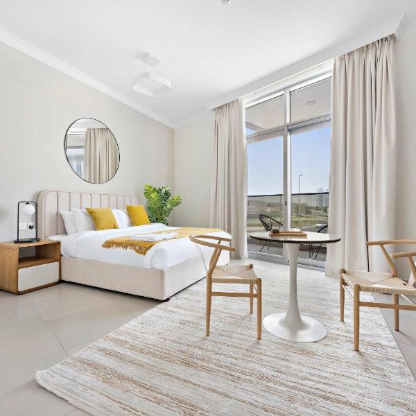 Silkhaus spacious studio in Art Gardens with gym & pool access, Dubaï