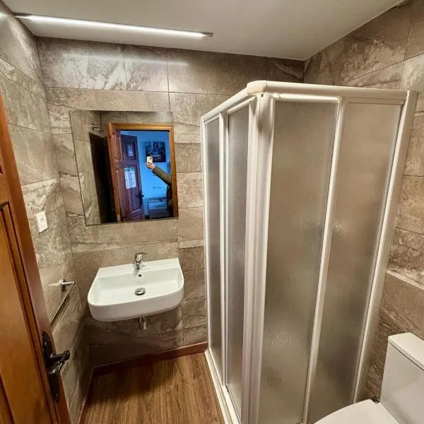 HostalGriegos, hotel v mestu Griegos