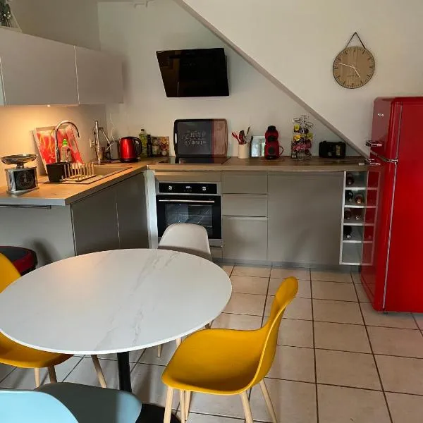 Maison climatisée au centre du village, hotel i Vogüé