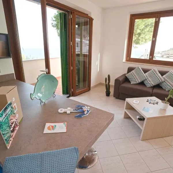 Villetta con vista mare e parcheggio, hotel in Giglio Porto