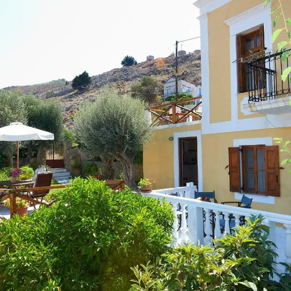 Fotinis Cottage, hotel en Symi