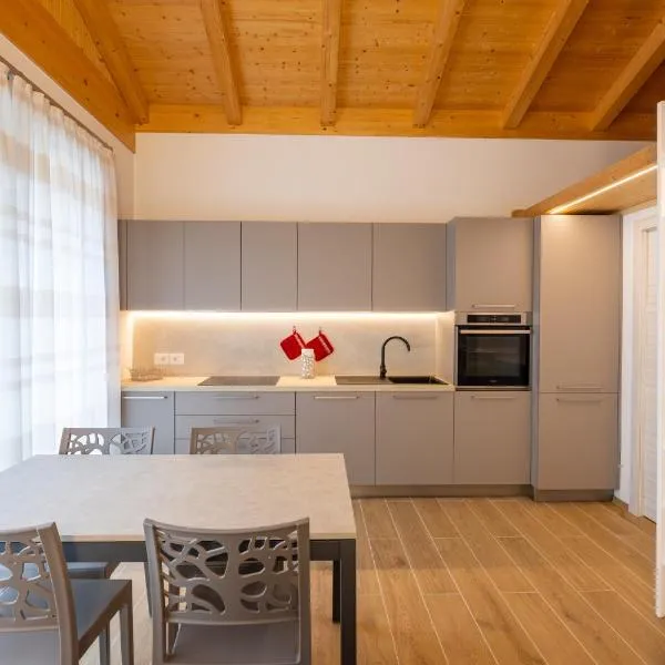Apartments and holidays Cav Chiara Tione di Trento, hotel in Tione di Trento