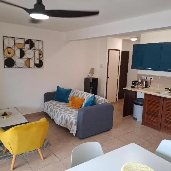 NANA- Appartement B23-Cuisine équipée- WIFI- CLIM-Terrasse, готель у місті Каєнна