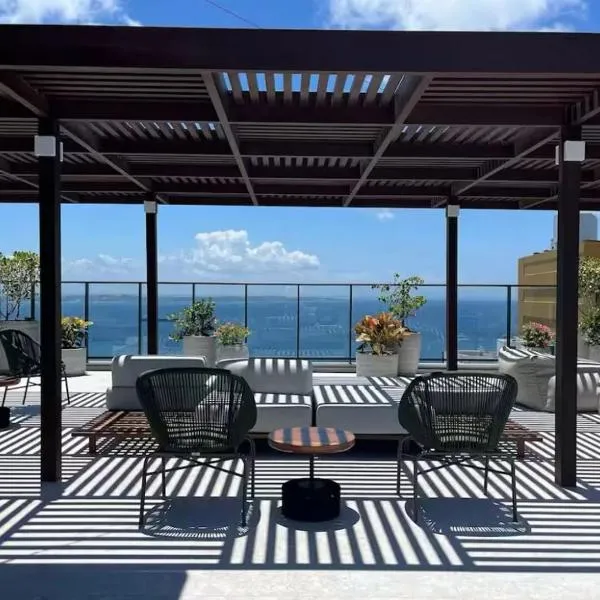 Lindo Studio de Alto padrão no Corredor da vitória com Cozinha Completa, Piscina e Academia no Rooftop, Lavanderia e Minimercado, hotel in Salvador
