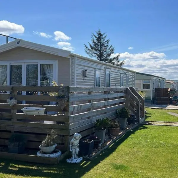 The Linwood at StrathavonRentals, Hotel in Girvan