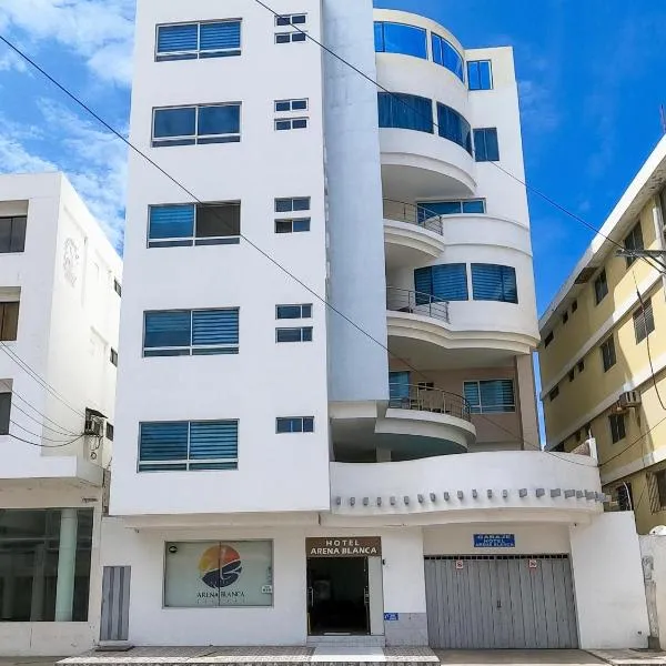 Hotel Arena Blanca، فندق في ساليناس