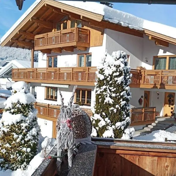 Ferienwohnung Achhorner, hotel din Kössen