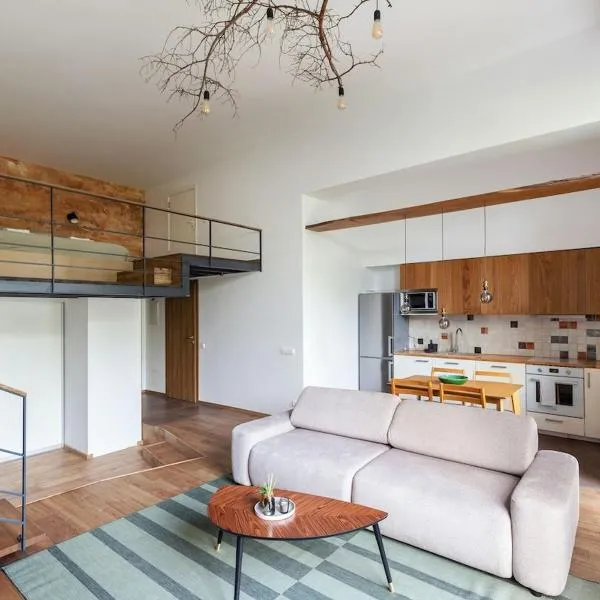 Cosy Loft with Terrace in Paupys by URBAN RENT, ξενοδοχείο στο Βίλνιους