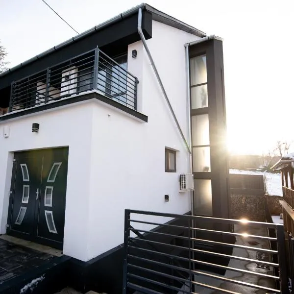 ÚJ - Emili Apartman Miskolctapolca - 27 főre，位于米什科尔茨的酒店