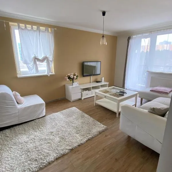BAGRA Apartment, 1-4 guests, Free Parking & Wifi, 10 min from Downtown, hotel in Dúbravka