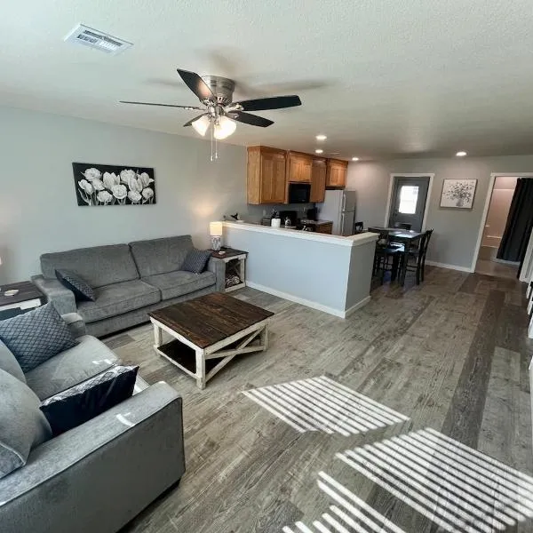 Perfect Location to Casino w King Beds, hotel in Thackerville