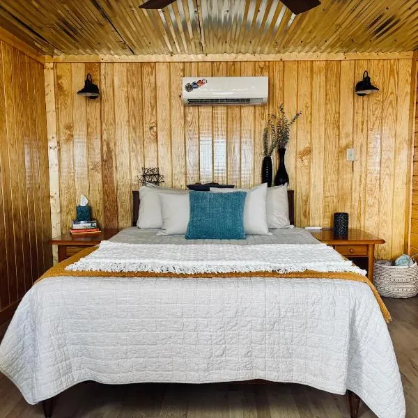 BRB - Cozy Bungalow at the Top of the Canyon, hotel in Jasper