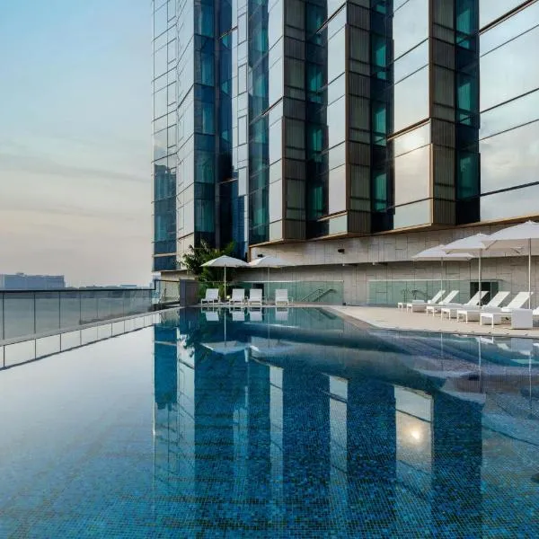 Sheraton Hong Kong Tung Chung Hotel, hotel v Hong Kongu