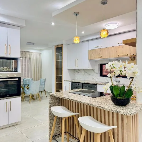 Zaidi Luxury Home, hotel in Secunda