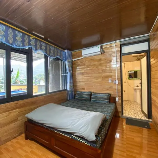 Du Già Ngọc Homestay, Hotel in Yên Minh
