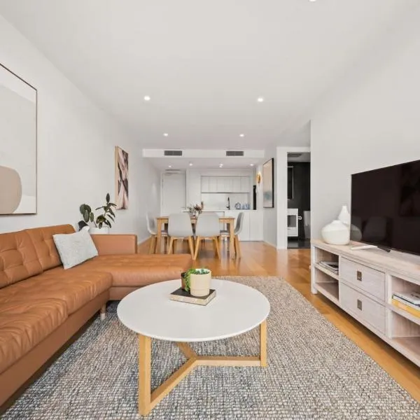 Luxurious Waterfront Unit with Breathtaking Views - Hosted by Canstay, hotel em Kingston 