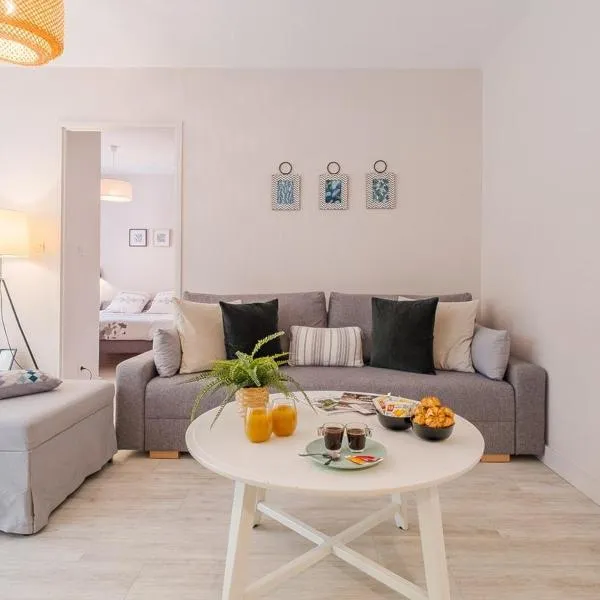 Les Capitouls - avec entrée autonome, clim neuve, jardin, parking privé & sa piscine ! -, hotel in Toulouse