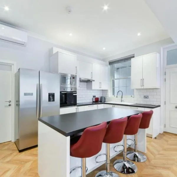 Modern Three-Bedroom Flat in Paddington, hotel in London