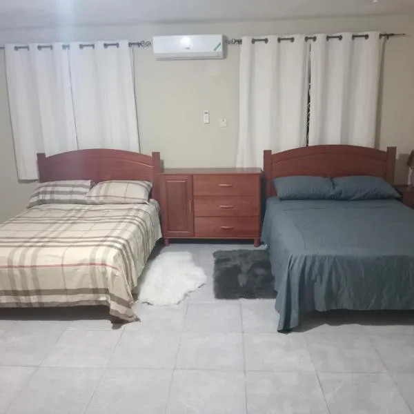 LOT of LOVE, hotel in Montego Bay