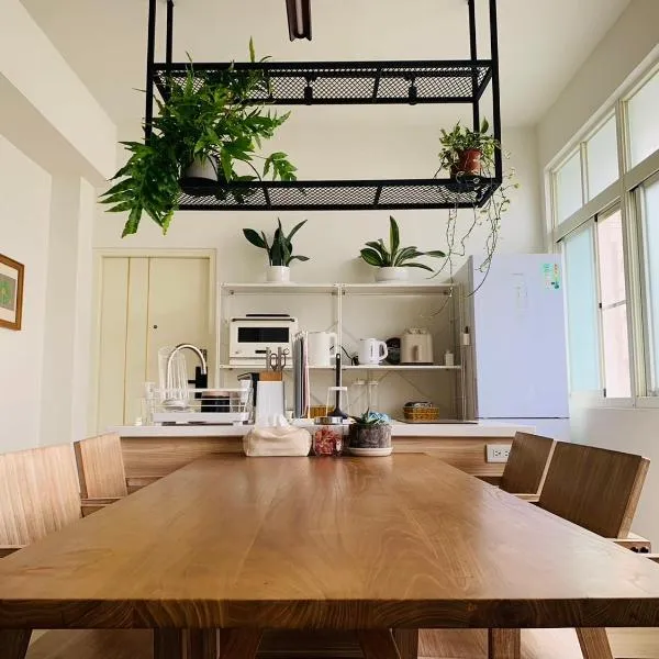 Burabura Cafe Guesthouse, hotel a Donggang