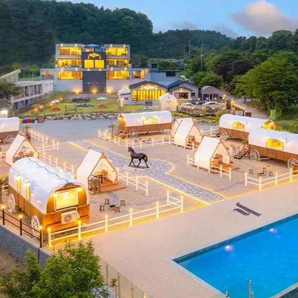 Gapyeong JH PoolVilla & glamping, hotel u gradu Gapyeong