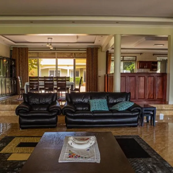 Close to Ziwa Rhino Sanctuary- Butiti Ranch B&B Stay, hotel in Nalakonge