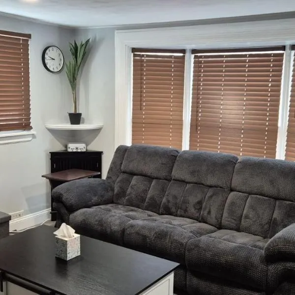 Cozy 3BR Home near Casinos!，位于Mohegan的酒店