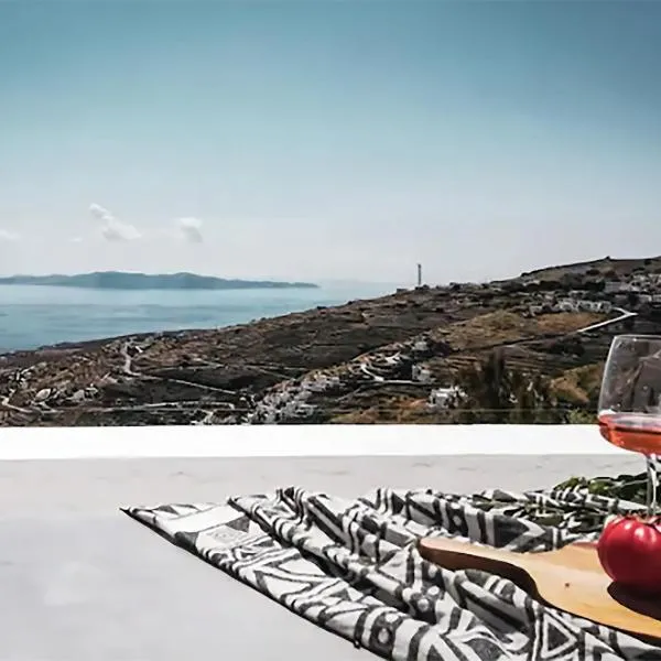 CHARMING 2BR Hilltop Serenity Suite, Lively Greek Village, hotel in Triandáros