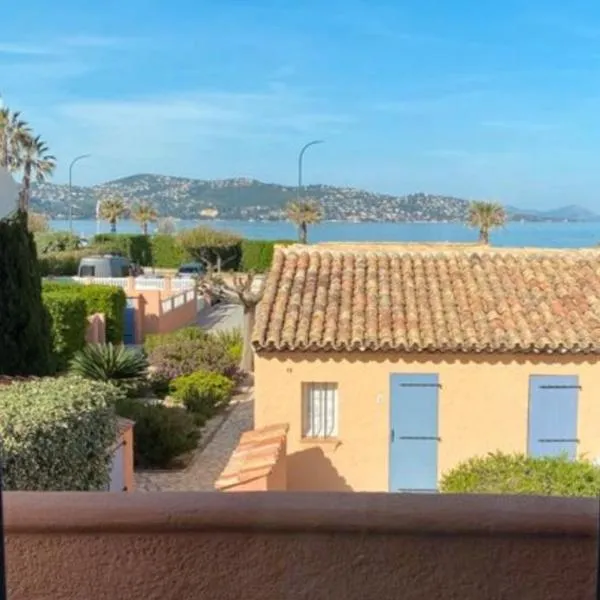 Appartement classé 3 étoiles face à la plage de la Nartelle, hôtel à Sainte-Maxime