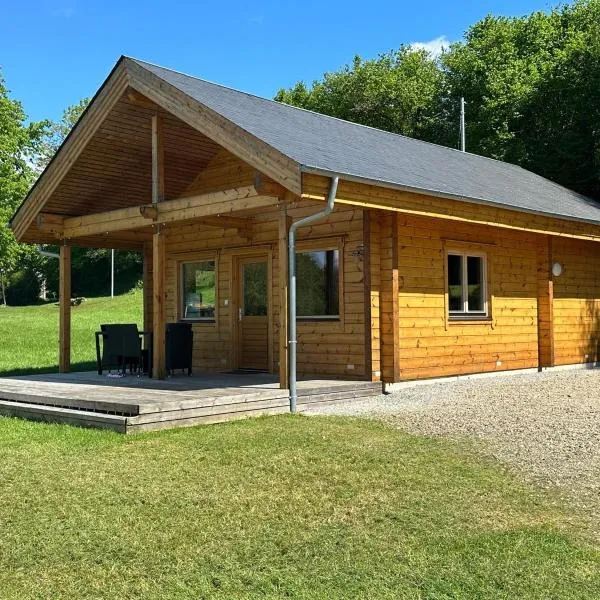 Le Chalet de Lintignat, hotel in Peyrat-le-Château