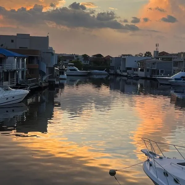 Casa Bote Con Vista a Los Canales De Lecheria Con Muelle Privado, hotell sihtkohas Las Garzas