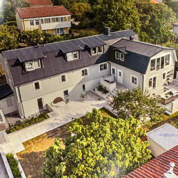 Havsutsikt & Solnedgång i två plan på 100kvm för 6p, hotel in Visby