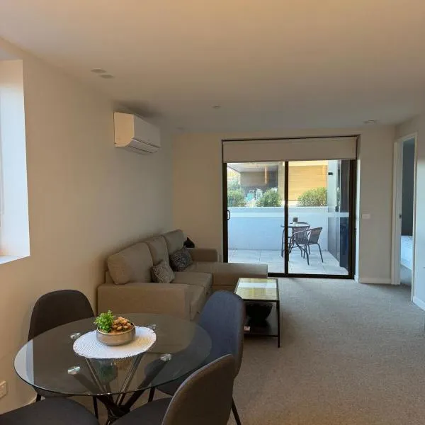 Two Bedroom, Two Bathroom - Kashmir Apartment in Canberra City，位于Watson的酒店