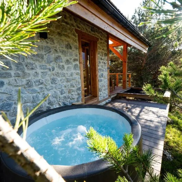 Les Chalets de Chanteloube "chalets insolites & spa", hôtel à Chorges