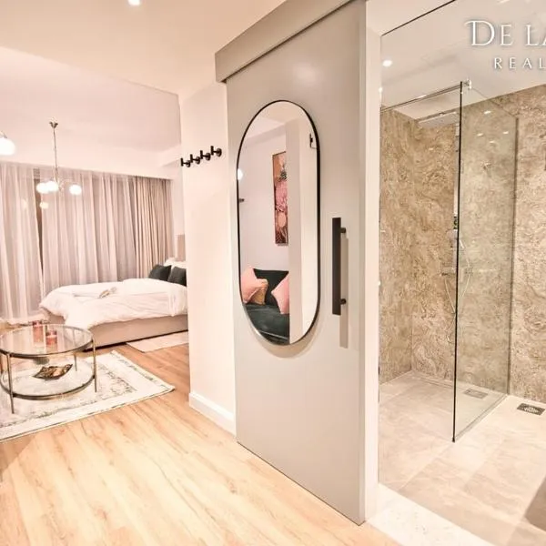 De la More stylish luxury apartment by the beach in brand new condition, hotell Ras al Khaimahis