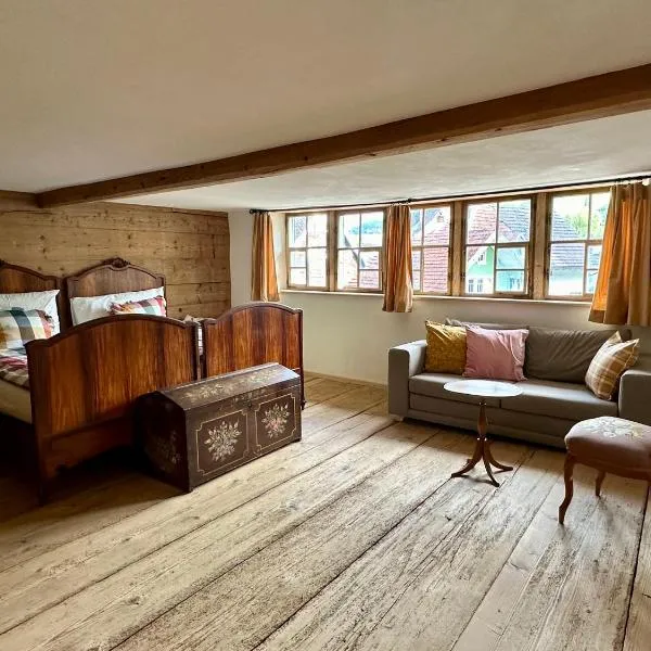 Historic Swiss Room in Guesthouse Rosalie、Brunnadernのホテル