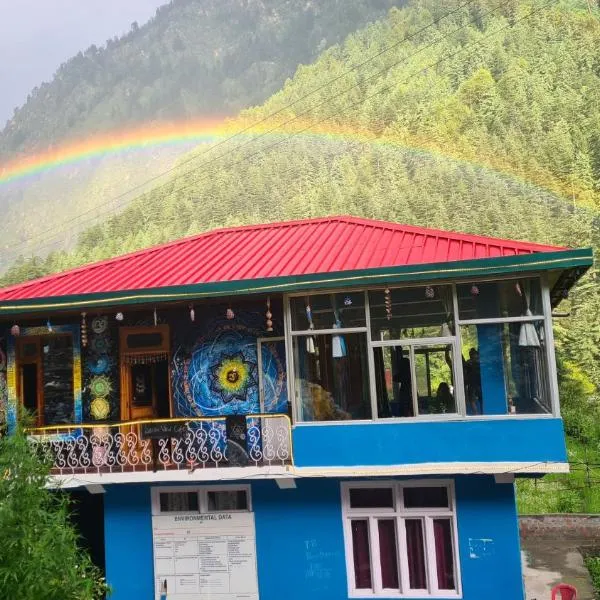 Formosa cafe & hostel, hôtel à Kasol