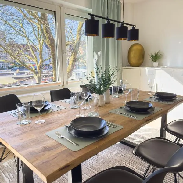 Feuerschiff-Panorama - Neue moderne Wohnung in der Innenstadt mit Blick übers Wasser, hotel in Emden
