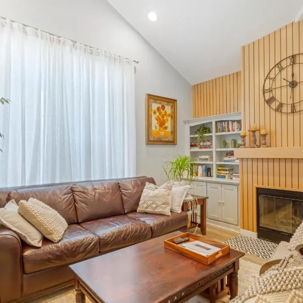 Remodeled House Near Disneyland, hôtel à Fullerton